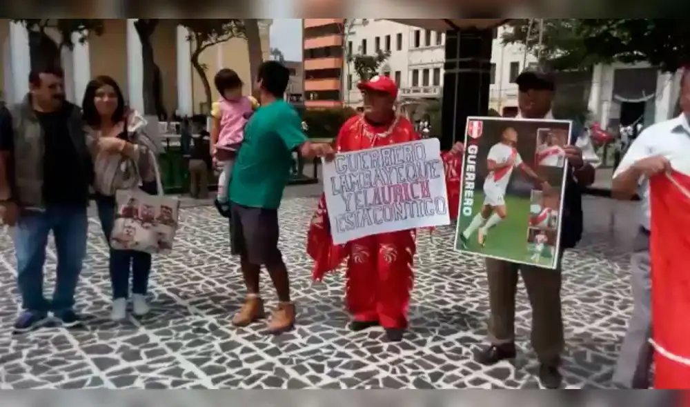 Paolo Guerrero recibe apoyo de hinchas chiclayanos [VIDEO]