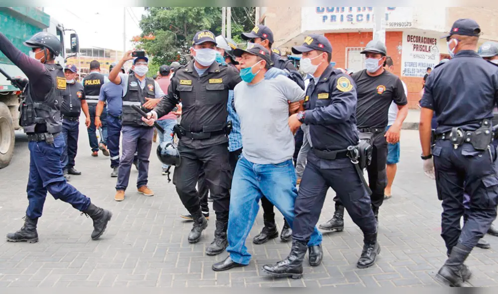 En Piura se registró un enfrentamiento entre comerciantes del mercado Modelo y las fuerzas del orden. En Piura se registró un enfrentamiento entre comerciantes del mercado Modelo y las fuerzas del orden.