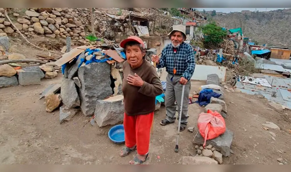 Entregan ayuda a pareja ancianos que sufrió colapso de su vivienda. Entregan ayuda a pareja ancianos que sufrió colapso de su vivienda.