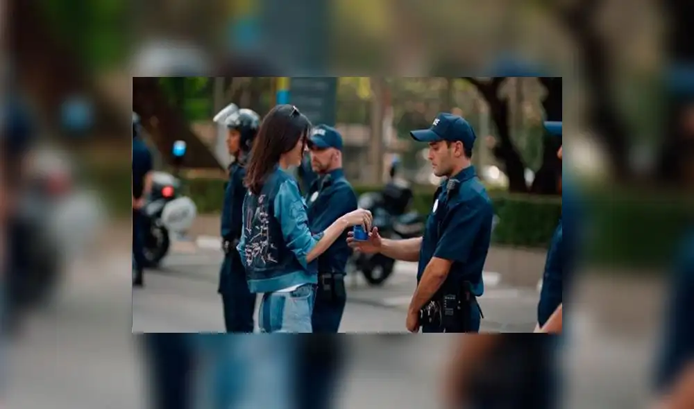 Kendall Jenner: modelo es criticada por protagonizar polémico comercial de Pepsi [VIDEO]