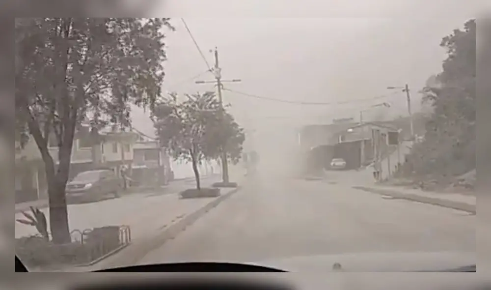 La presencia de ceniza en el puerto de Guayaquil (suroeste y capital de Guayas) derivó en el cierre temporal. Foto: Captura Policía. La presencia de ceniza en el puerto de Guayaquil (suroeste y capital de Guayas) derivó en el cierre temporal. Foto: Captura Policía.
