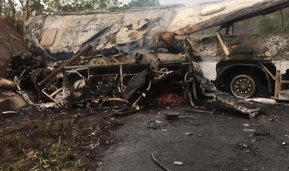 Choque frontal entre dos autobuses deja 65 muertos en Ghana