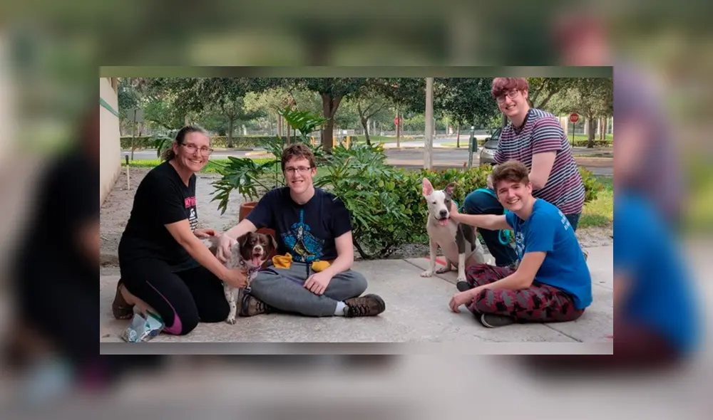 Desliza las imágenes para apreciar la conmovedora celebración de los trabajadores al enterarse sobre la adopción de los animales. Desliza las imágenes para apreciar la conmovedora celebración de los trabajadores al enterarse sobre la adopción de los animales.