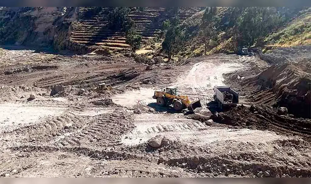 Semana crucial. En 70% avanzaron los trabajos para formar dren de desfogue. Semana crucial. En 70% avanzaron los trabajos para formar dren de desfogue.