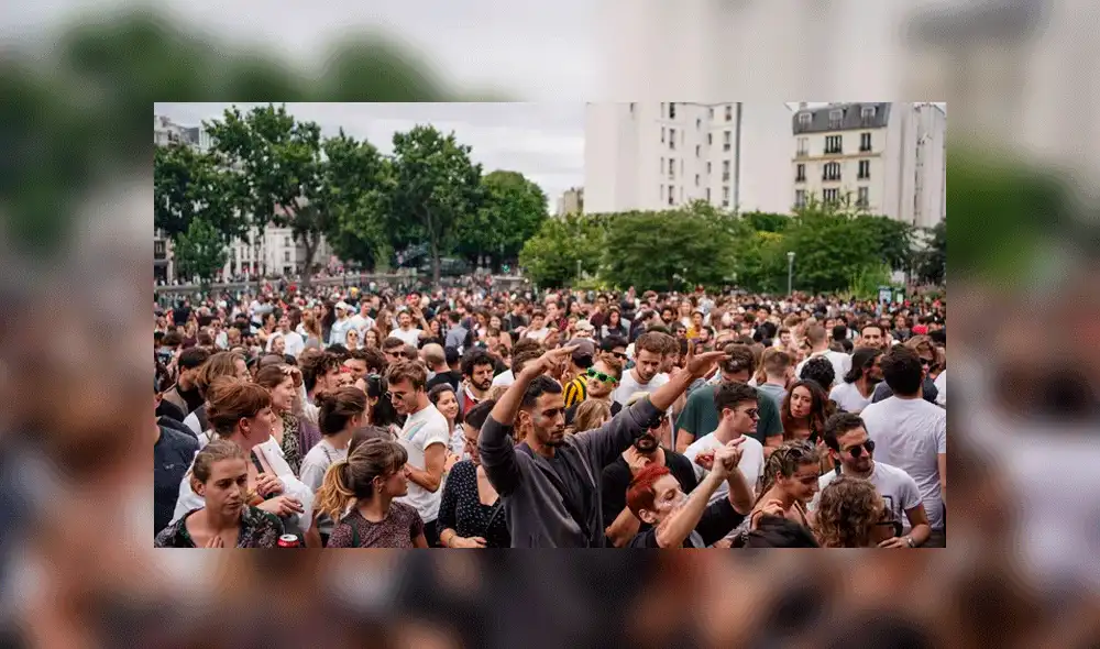 La plaza Villemin se llenó de jóvenes con ocasión de un festival musical. Foto: AFP. La plaza Villemin se llenó de jóvenes con ocasión de un festival musical. Foto: AFP.