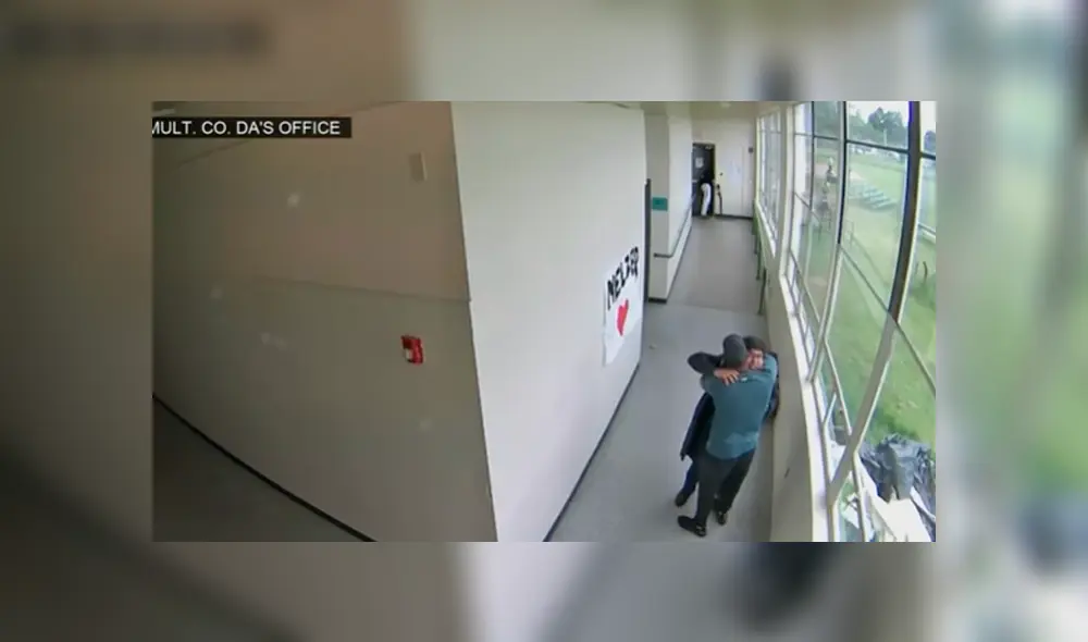 Profesor desarma a estudiante en Estados Unidos. Foto: Captura/ABC News