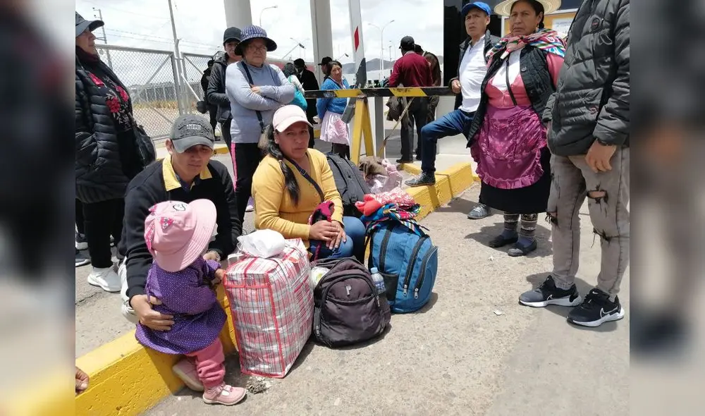 Pasajeros varados en aeropuerto de Juliaca. Foto: Kleber Sánchez / URPI-LR Pasajeros varados en aeropuerto de Juliaca. Foto: Kleber Sánchez / URPI-LR