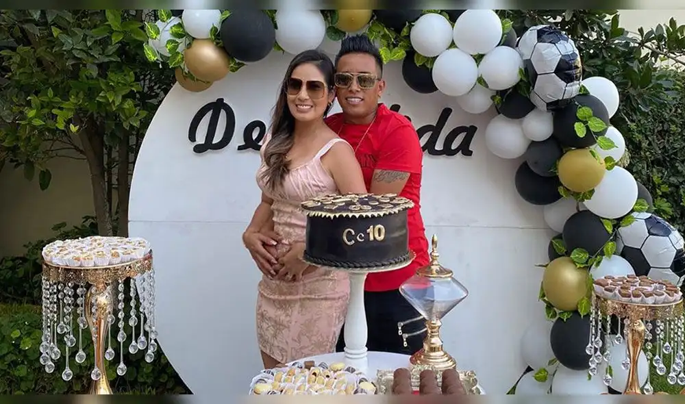 La esposa del futbolista lució una camioneta con el rostro del 8 de la Selección. La esposa del futbolista lució una camioneta con el rostro del 8 de la Selección.