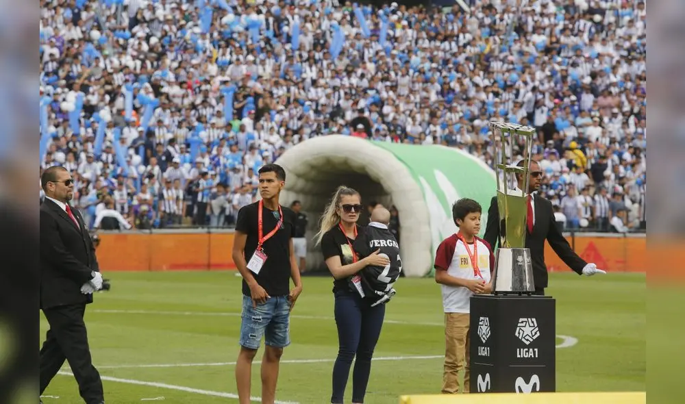 Familia. La esposa y los hijos de Vergara.