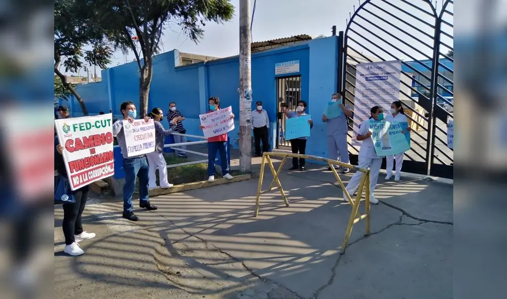 Trabajadores de EsSalud hicieron plantón exigiendo salida de gerente en La Libertad Trabajadores de EsSalud hicieron plantón exigiendo salida de gerente en La Libertad