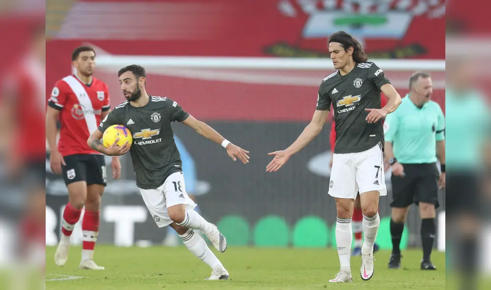 Cavani dio un pase de gol para Bruno Fernández. El portugués anotó el 2-1 del partido. Foto: EFE/Naomi Baker / POOL. Cavani dio un pase de gol para Bruno Fernández. El portugués anotó el 2-1 del partido. Foto: EFE/Naomi Baker / POOL.