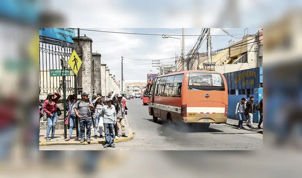HUMOS. Provienen de los vehículos de transporte.