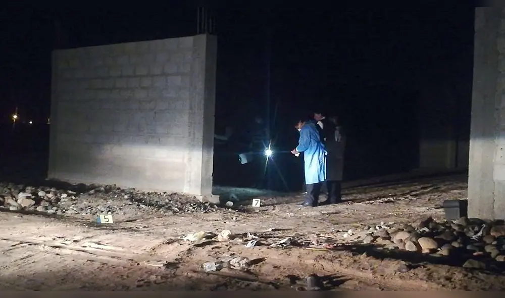 El día del crimen, en la escena encontraron botellas de licor. Foto: La República El día del crimen, en la escena encontraron botellas de licor. Foto: La República