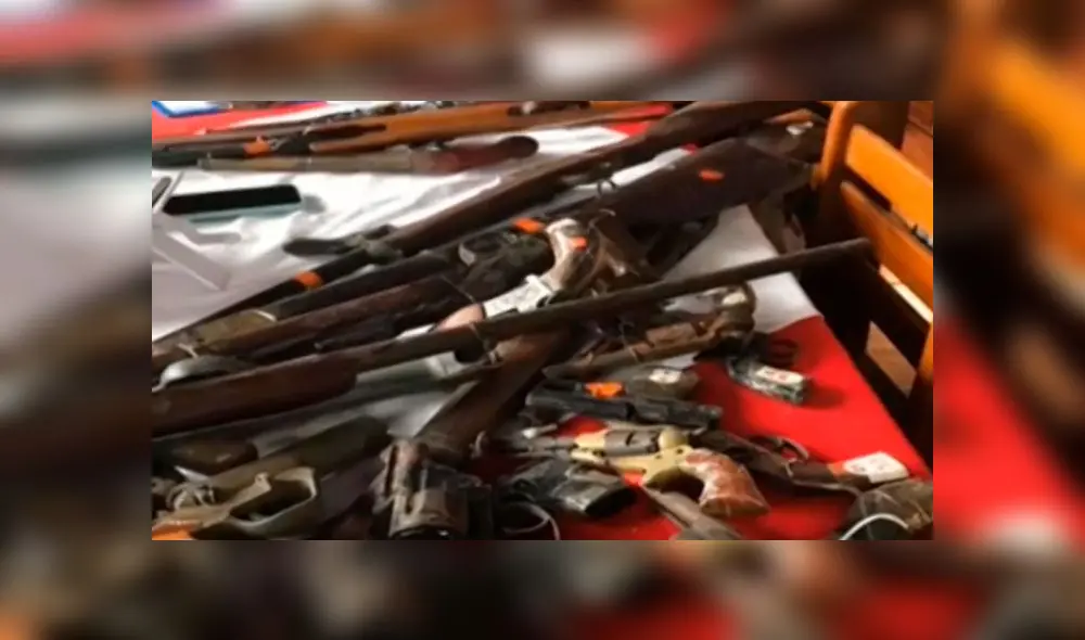 Sucamec inspeccionó local adornado con más de cien armas de fuego. Créditos: Captura Canal N. Sucamec inspeccionó local adornado con más de cien armas de fuego. Créditos: Captura Canal N.