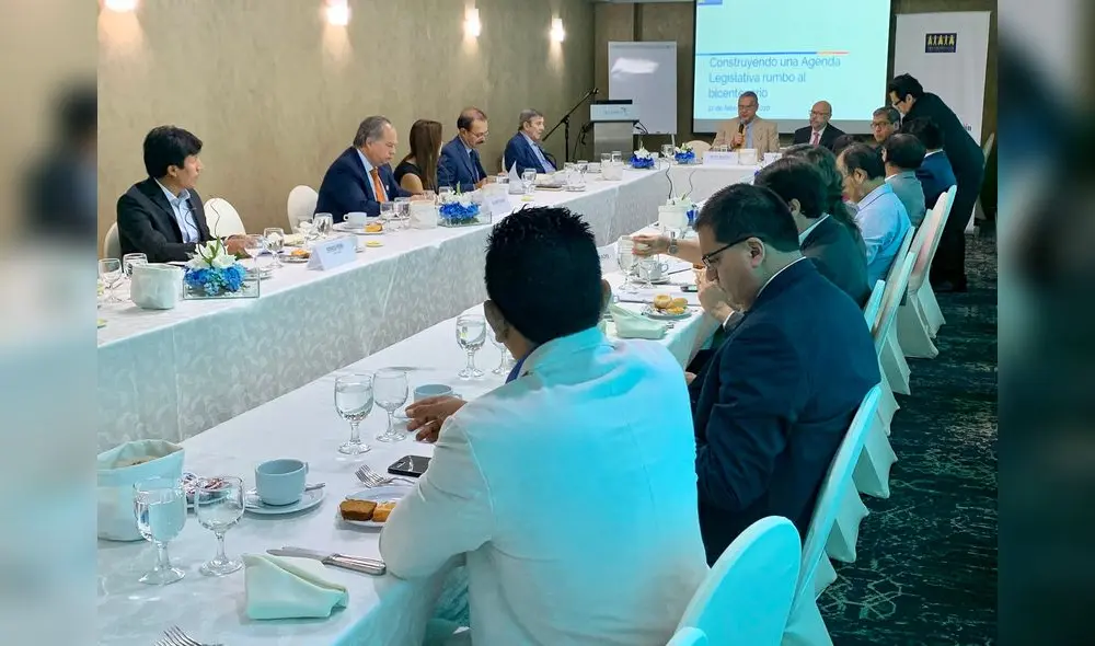 Reunión 'Construyendo una agenda legislativa rumbo al bicentenario". Foto: Difusión Reunión 'Construyendo una agenda legislativa rumbo al bicentenario". Foto: Difusión