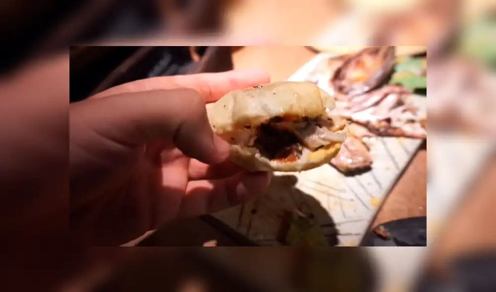 Desliza las fotografías para ver de qué está hecha esta arepa que se ofrece en un restaurante venezolano a un precio de S/67. Foto: Captura/Cholo Mena Desliza las fotografías para ver de qué está hecha esta arepa que se ofrece en un restaurante venezolano a un precio de S/67. Foto: Captura/Cholo Mena