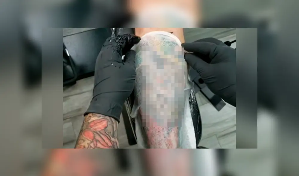 Desliza hacia la izquierda para ver el tatuaje 'ultra realista' que se hizo viral en YouTube de un búho diseñado en el brazo de un joven. Desliza hacia la izquierda para ver el tatuaje 'ultra realista' que se hizo viral en YouTube de un búho diseñado en el brazo de un joven.