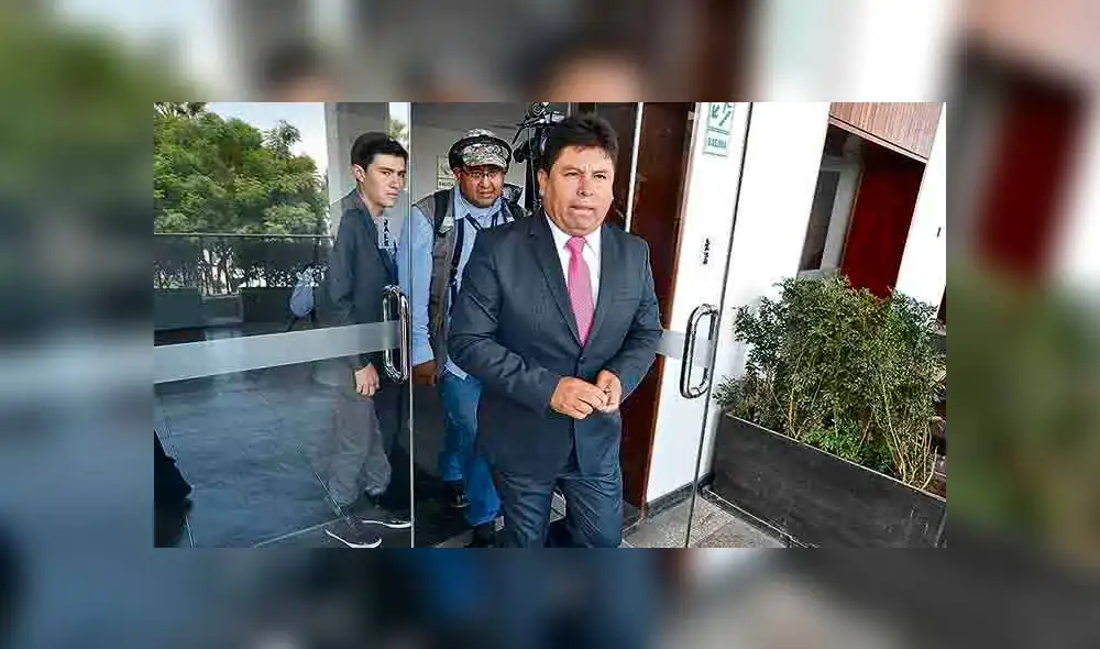 Candidato Fredy Lozano se aseguró con Avancemos mientras defendía a Revalora