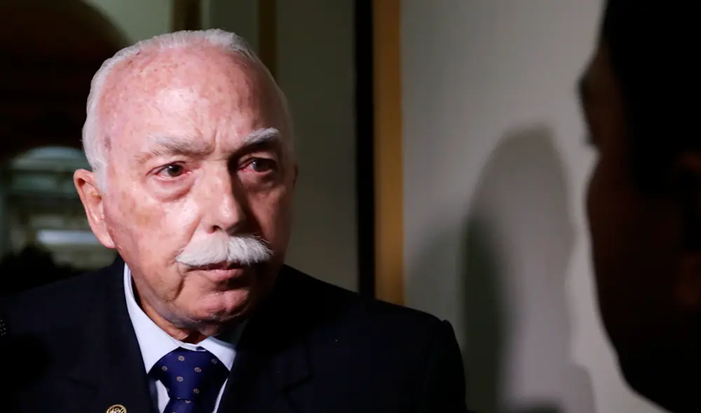 Carlos Tubino señala que Marco Miyashiro no tiene el deber de dar explicaciones por chat que revelan uso de 'fujitrolls'. Foto: La República. Carlos Tubino señala que Marco Miyashiro no tiene el deber de dar explicaciones por chat que revelan uso de 'fujitrolls'. Foto: La República.