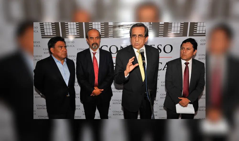 Apra y FP presentan proyecto que busca modificar el referéndum Apra y FP presentan proyecto que busca modificar el referéndum