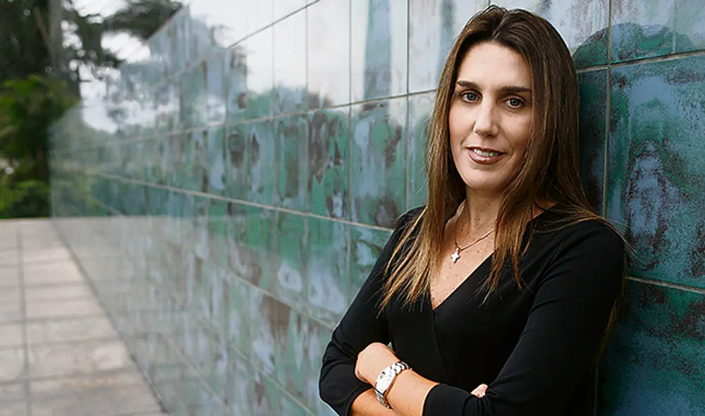 Apuesta. Carolina Lizárraga preside la Comisión de la Mujer. Dijo que su grupo peleará para que el dictamen visto ayer sea debatido en el pleno del Congreso. Apuesta. Carolina Lizárraga preside la Comisión de la Mujer. Dijo que su grupo peleará para que el dictamen visto ayer sea debatido en el pleno del Congreso.