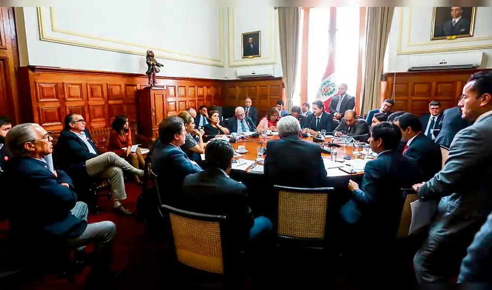 Congresistas seguirán cobrando el bono por representación Congresistas seguirán cobrando el bono por representación