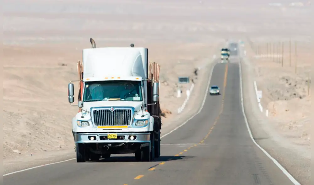 Son aquellos que cuentan con la autorización para manejar vehículos que prestan el servicio de transporte de personas, así como de mercancías. (Foto: MTC)