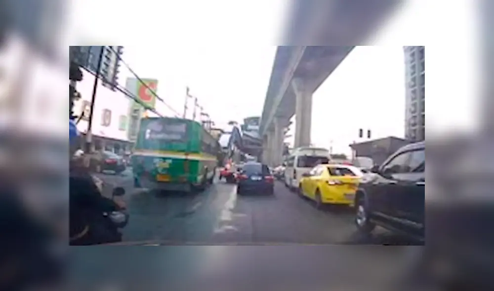 Desliza para ver el desenlace del video viral publicado en YouTube. Foto: Captura.