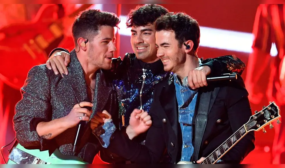 ¿Por qué los Jonas Brothers publicaron su número de teléfono en Twitter?