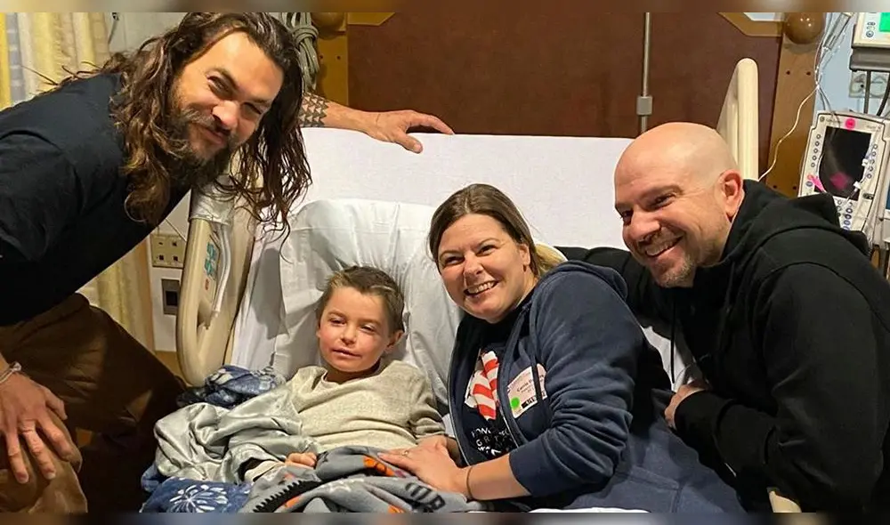 Jason Momoa visita a niños de hospital pediátrico Jason Momoa visita a niños de hospital pediátrico