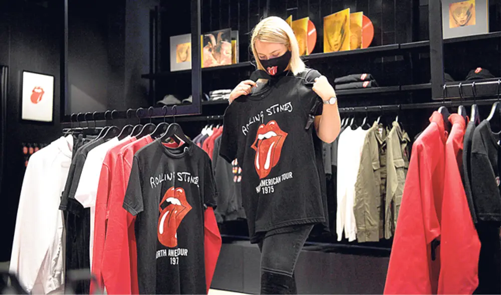 La tienda ofrece una mezcla exclusiva de colecciones y colaboraciones para fans de la banda de todas las edades.