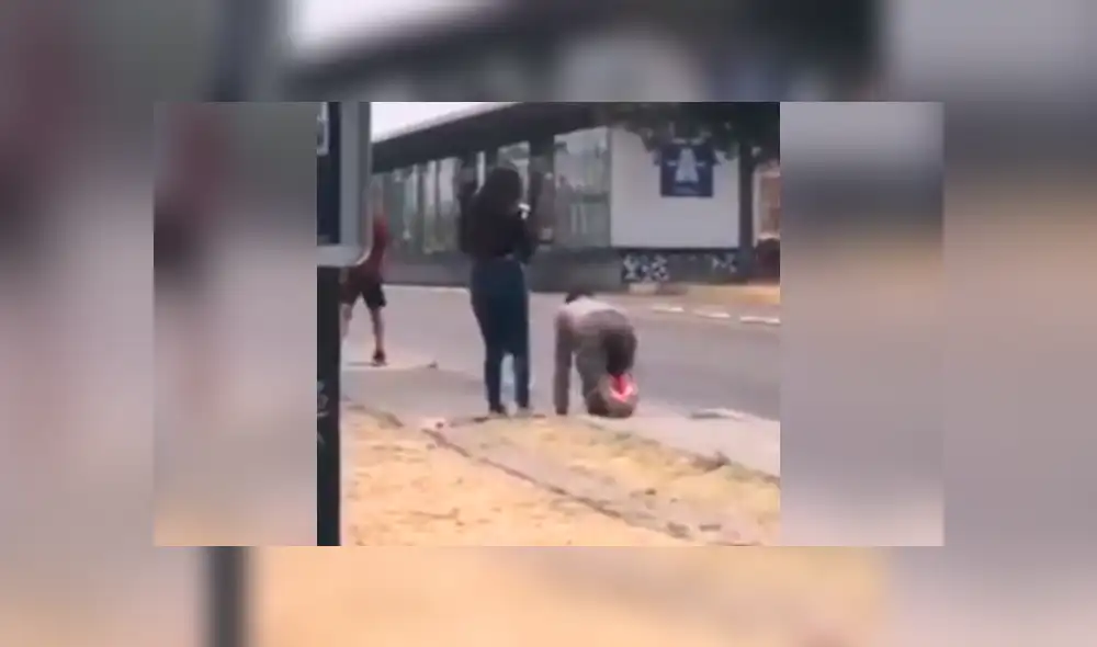 Youtube viral: Joven le es infiel a su novia y gatea por la calle para que lo perdone [VIDEO]