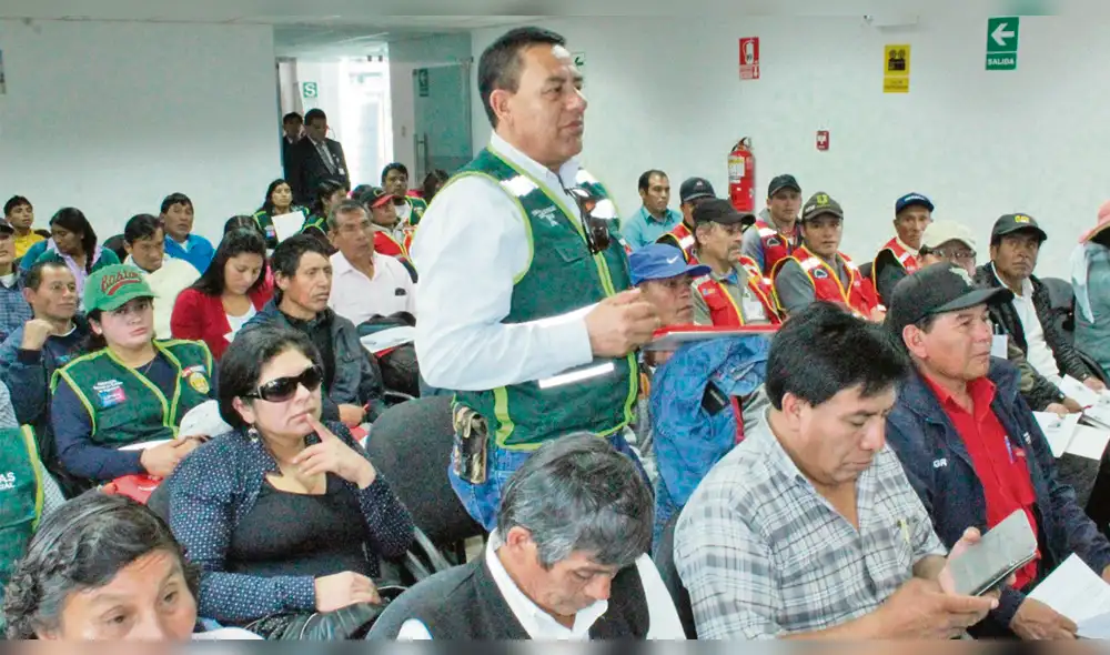 Acción. Tras participar en taller informativo, pobladores se reunirán con el contralor Nelson Shack este lunes 9 de marzo. Acción. Tras participar en taller informativo, pobladores se reunirán con el contralor Nelson Shack este lunes 9 de marzo.