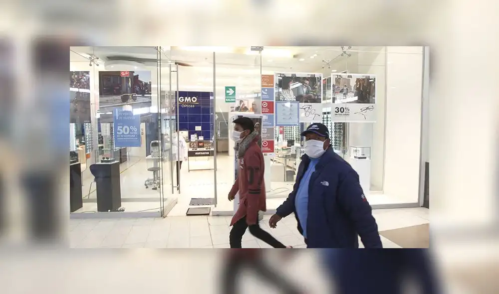 Real Plaza. Reinicio de las actividades económicas. Gran parte de las tiendas del centro comercial abren sus puertas. Foto: Juan Carlos Cisneros. Real Plaza. Reinicio de las actividades económicas. Gran parte de las tiendas del centro comercial abren sus puertas. Foto: Juan Carlos Cisneros.