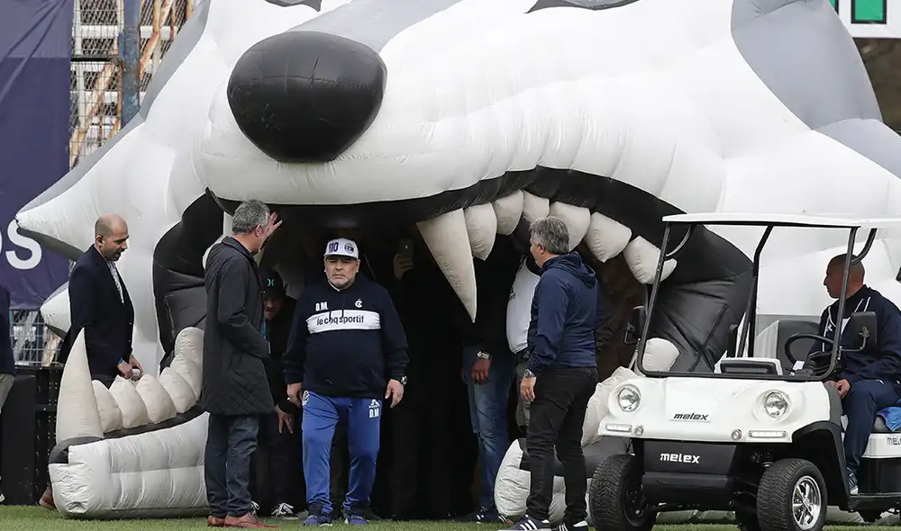 El nuevo director técnico de Gimnasia tomó el micrófono y le habló a todo el público que se hizo presente en el 'Juan Carmelo Zerillo' para presenciar su primera práctica como estratega del 'Lobo'.