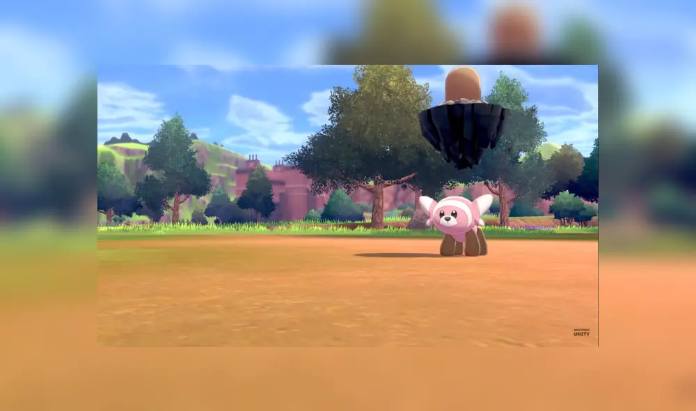 Y en otro, revela una extraña figura debajo de él, pero que nos daría muchas pistas sobre sus extremidades (si es que las tiene).