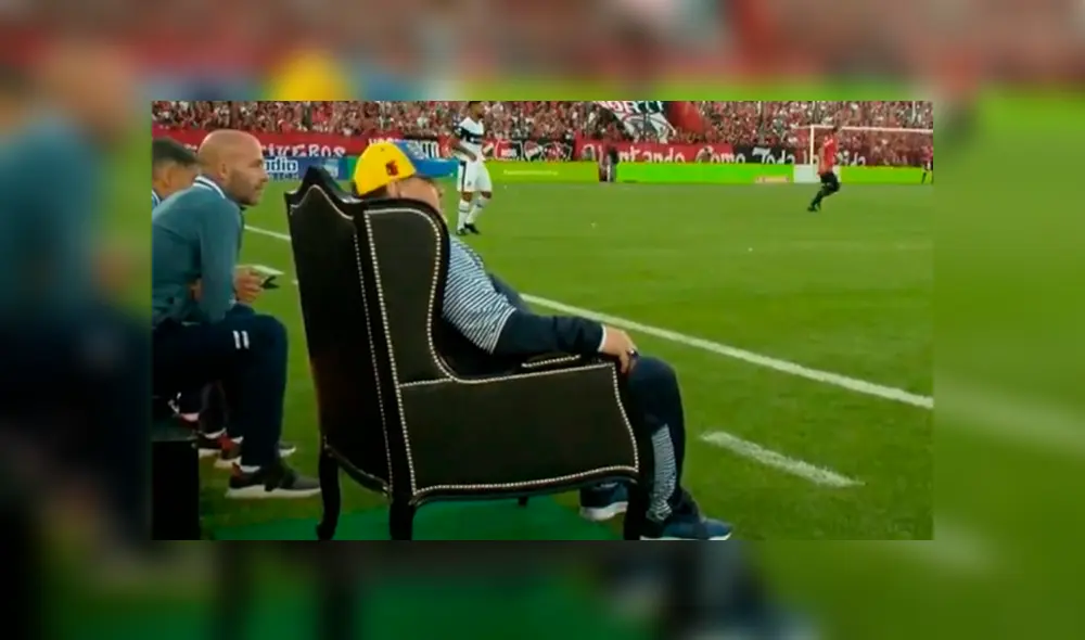 Maradona vivió el partido de una manera especial. Créditos: Captura Maradona vivió el partido de una manera especial. Créditos: Captura