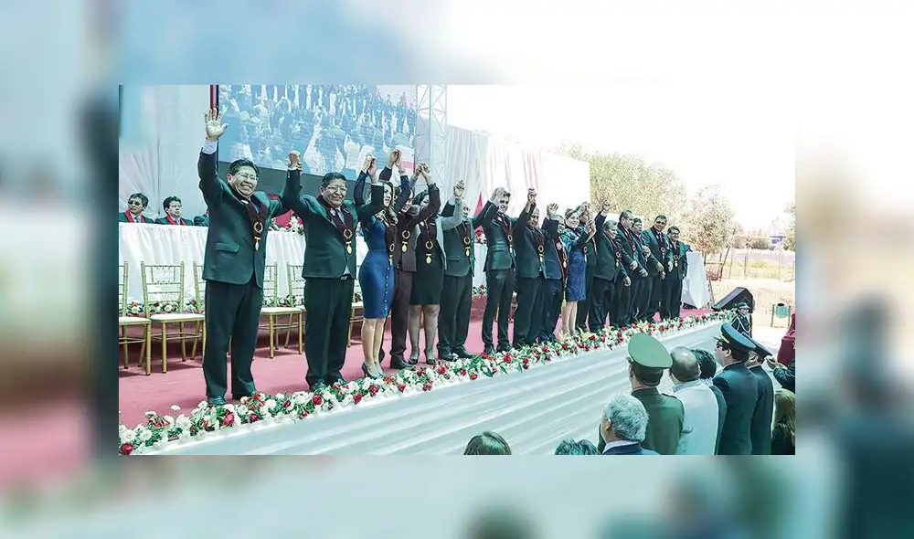 Arequipa: Contraloría cuestiona permisos de trabajadores CAS en juramentación Arequipa: Contraloría cuestiona permisos de trabajadores CAS en juramentación