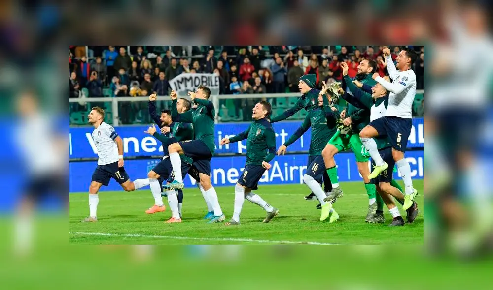 Los jugadores de Italia agradecen a sus hinchas. Créditos: AFP Los jugadores de Italia agradecen a sus hinchas. Créditos: AFP