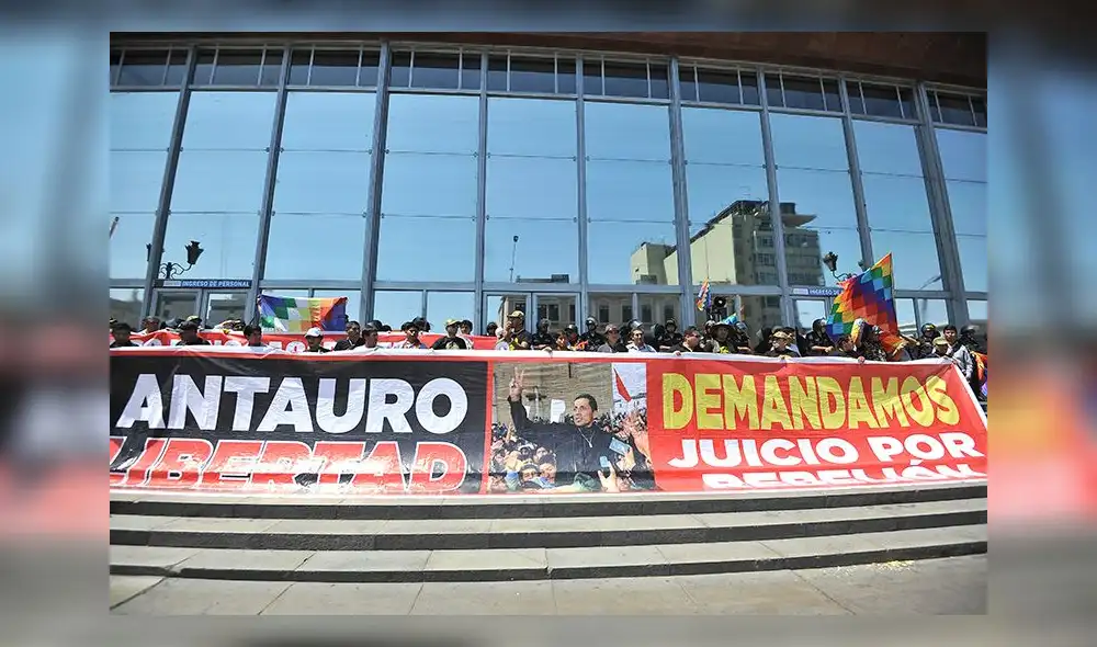 Piden en plantón libertad para Antauro Humala [VIDEO]