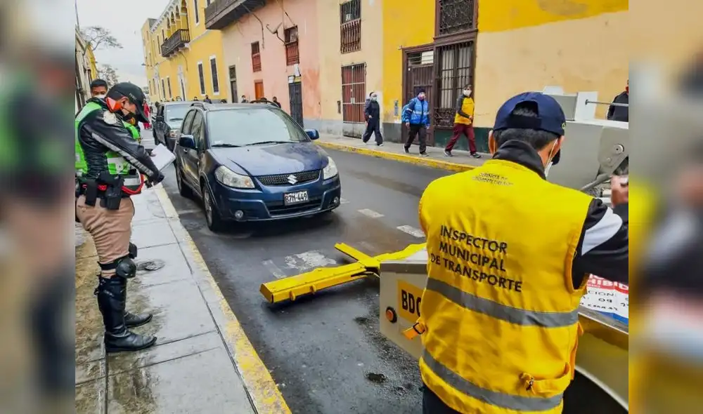 Municipalidad De Lima reanuda operativos con grúa para retirar autos abandonados o mal estacionados / Credito: MML Municipalidad De Lima reanuda operativos con grúa para retirar autos abandonados o mal estacionados / Credito: MML