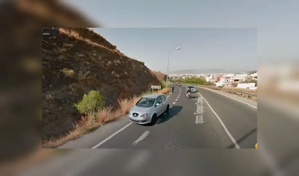 Desliza las imágenes para ver la increíble escena que registró Google Maps en una carretera de España. Foto: Google Desliza las imágenes para ver la increíble escena que registró Google Maps en una carretera de España. Foto: Google