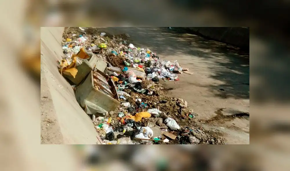 Piura: basura obstruye canal de regadío en Sullana Piura: basura obstruye canal de regadío en Sullana
