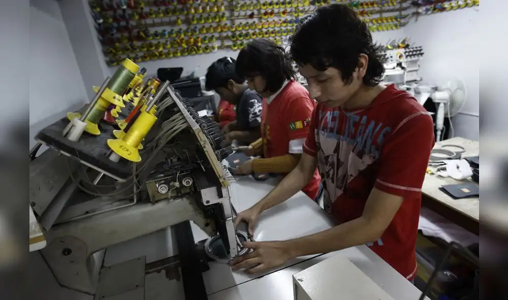 Controversia por proyecto de ley de empleo juvenil