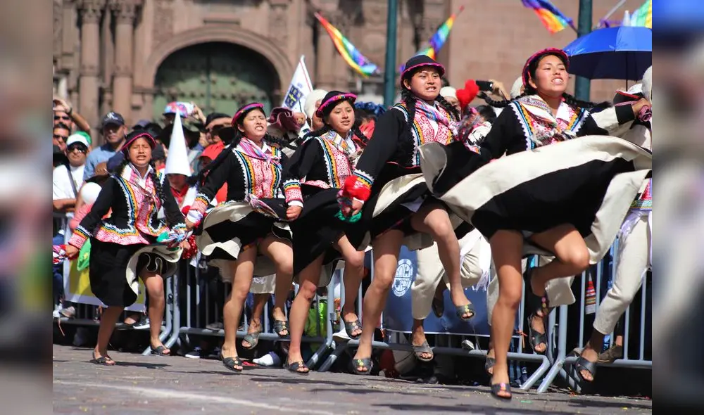 Cusco: Universidad Global y 22 institutos bailaron por el mes jubilar de la ciudad imperial [FOTOS]