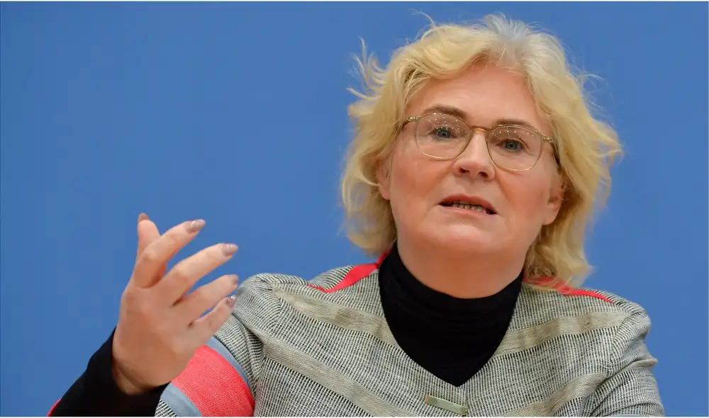 Christine Lambrecht, ministra de Justicia que pertenece al partido socialdemócrata de Alemania. Foto: AFP Christine Lambrecht, ministra de Justicia que pertenece al partido socialdemócrata de Alemania. Foto: AFP