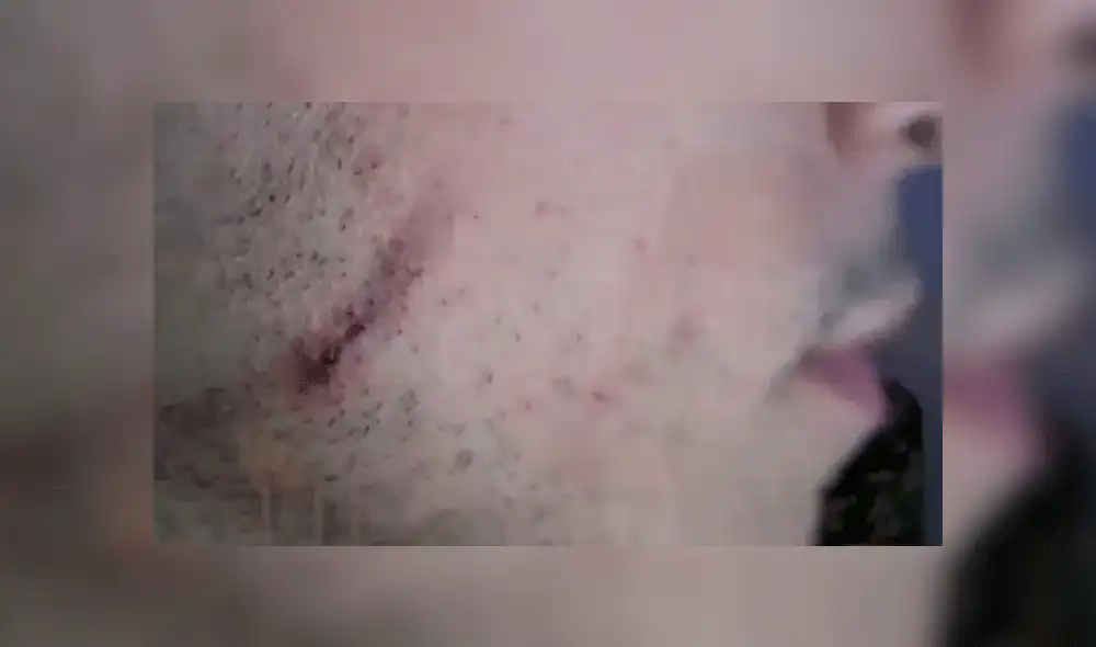 Golpean brutalmente a pareja homosexual en local de comida rápida Golpean brutalmente a pareja homosexual en local de comida rápida