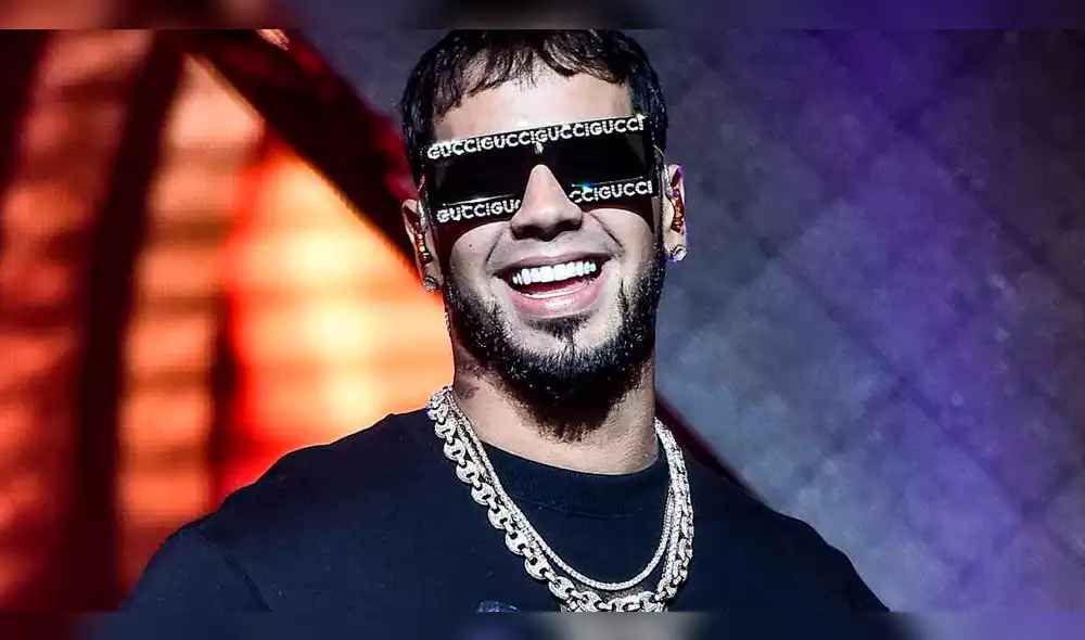 Anuel AA ostenta 4 relojes y es criticado por usuarios de las redes