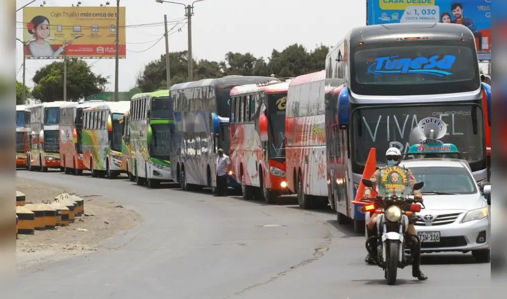 PNP estuvo presente en manifestaciones. Foto: Jaime Mendoza/La República