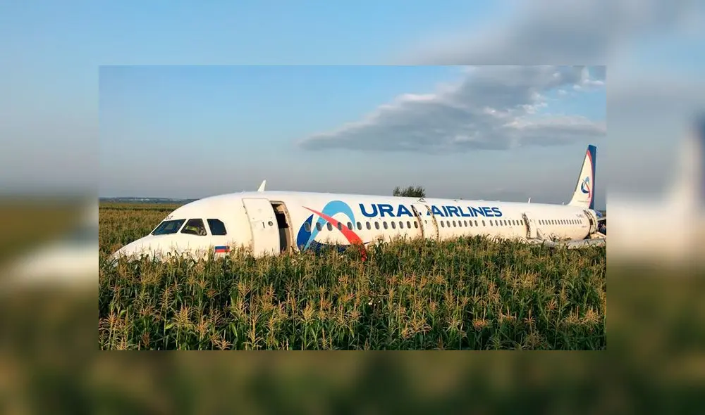 Avión aterrizó forzosamente con motores apagados: 233 pasajeros salvaron de morir [VIDEO]